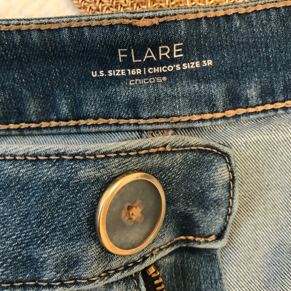 NWT Chico’s Button Flare Jean - Picture 13 of 16